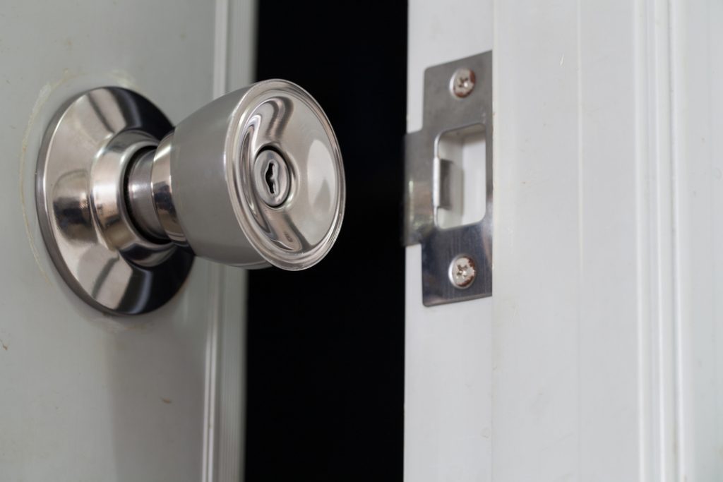 Handle Lock On Your Door Jammed? 4 Ways To Fix A Stuck Door Knob ...